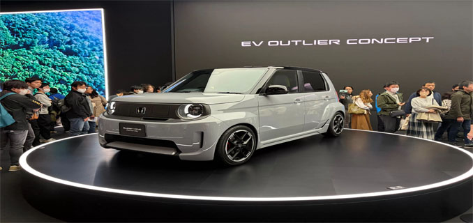 GJAW 2025 Hadirkan Test Drive Mobil Listrik Indoor