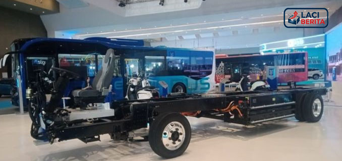 MAB Produksi Massal Mobil Listrik 4 Penumpang Berpanel Surya, Target 10.000 Unit/Tahun